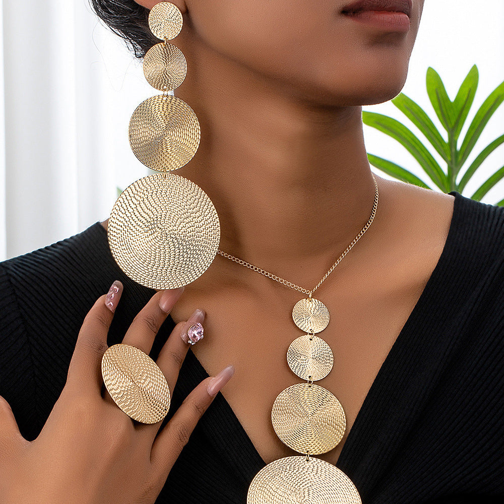 Chic Vintage-Inspired Jewelry Set with Disc Pendant Necklace